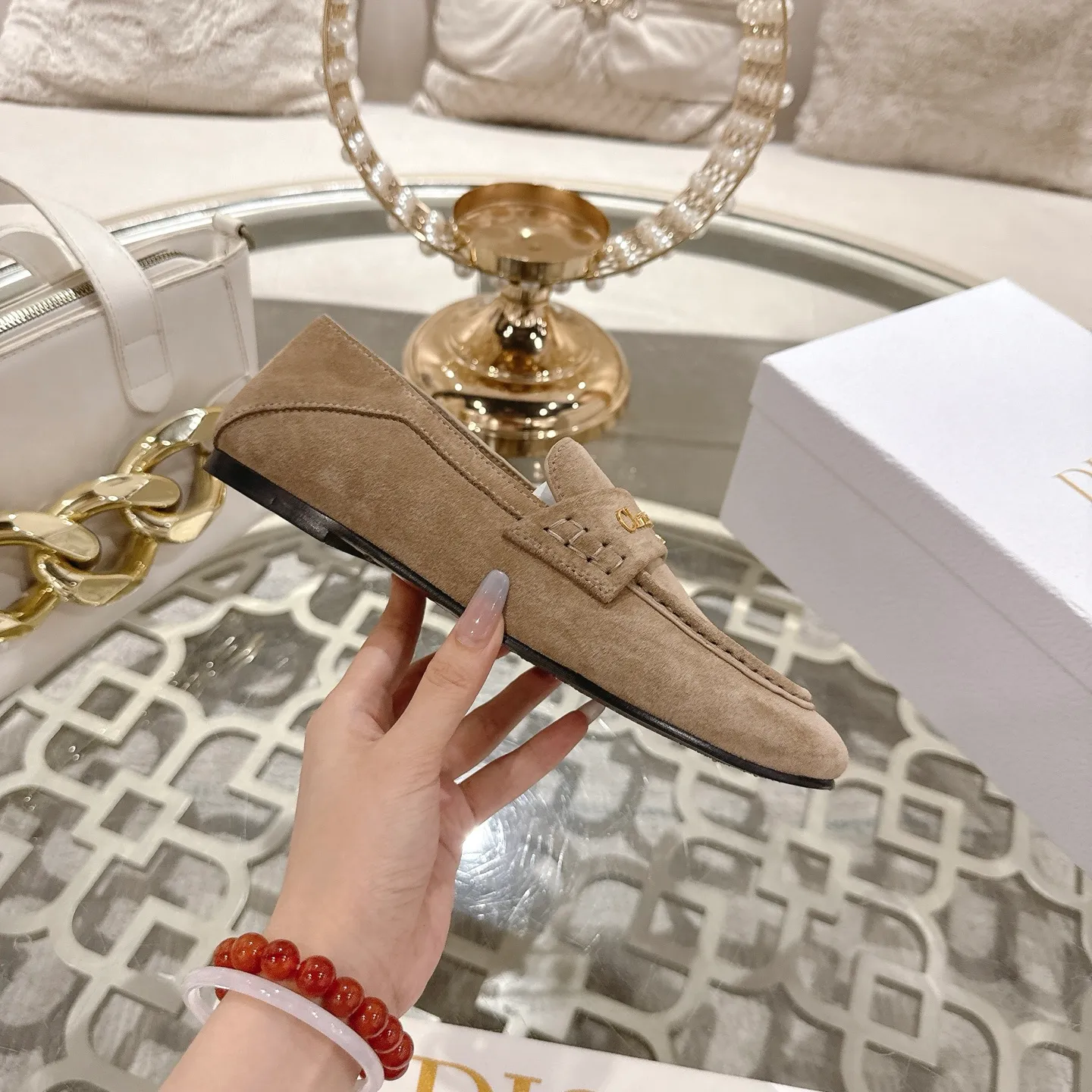 👟👟Ex-factory price 640👟👟 🍸 Dior Dior | 2025 ˢˢD Home 2025 Spring and Summer New Products The latest popular slip-on letter buckle loafers series〰 Original purchase, development and production👍🏻This Dior loafer is carefully made of black glossy cow leather, and the front letter plate is decorated with golden tone Christian Dior Paris logo. Paired with a leather-injected outsole, it adds classic style to any casual look. Upper: original cowhide/cow suede, lining: cowhide, outsole: injection molded leather outsole imported from Italy, heel height: 1cm, size: 35-42 (customized at 40.41.42)